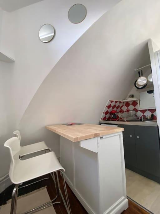 Appartement Cosy Et Sous Les Toits De Parijs
